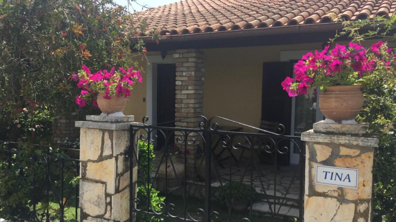 Villa Tina Country Beach Apartments 아카라비 외부 사진